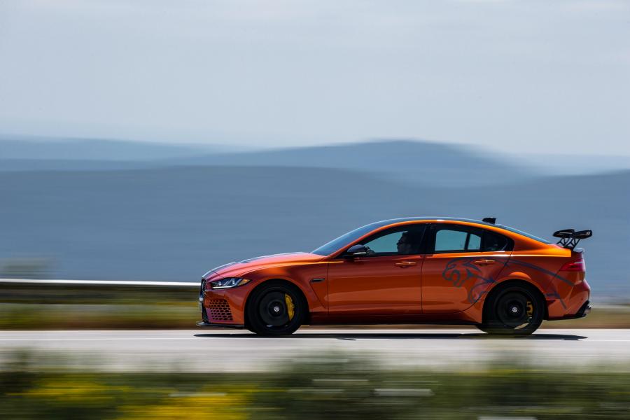 Jaguar XE SV Project 8 (X760) 2017 года  (WW) (фото 36 из 45)